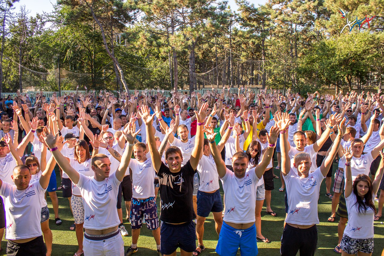 массовая зарядка в лагере для зависимых